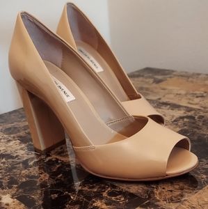 Saks Fifth Avenue Tan Chunky Heels sz 7
